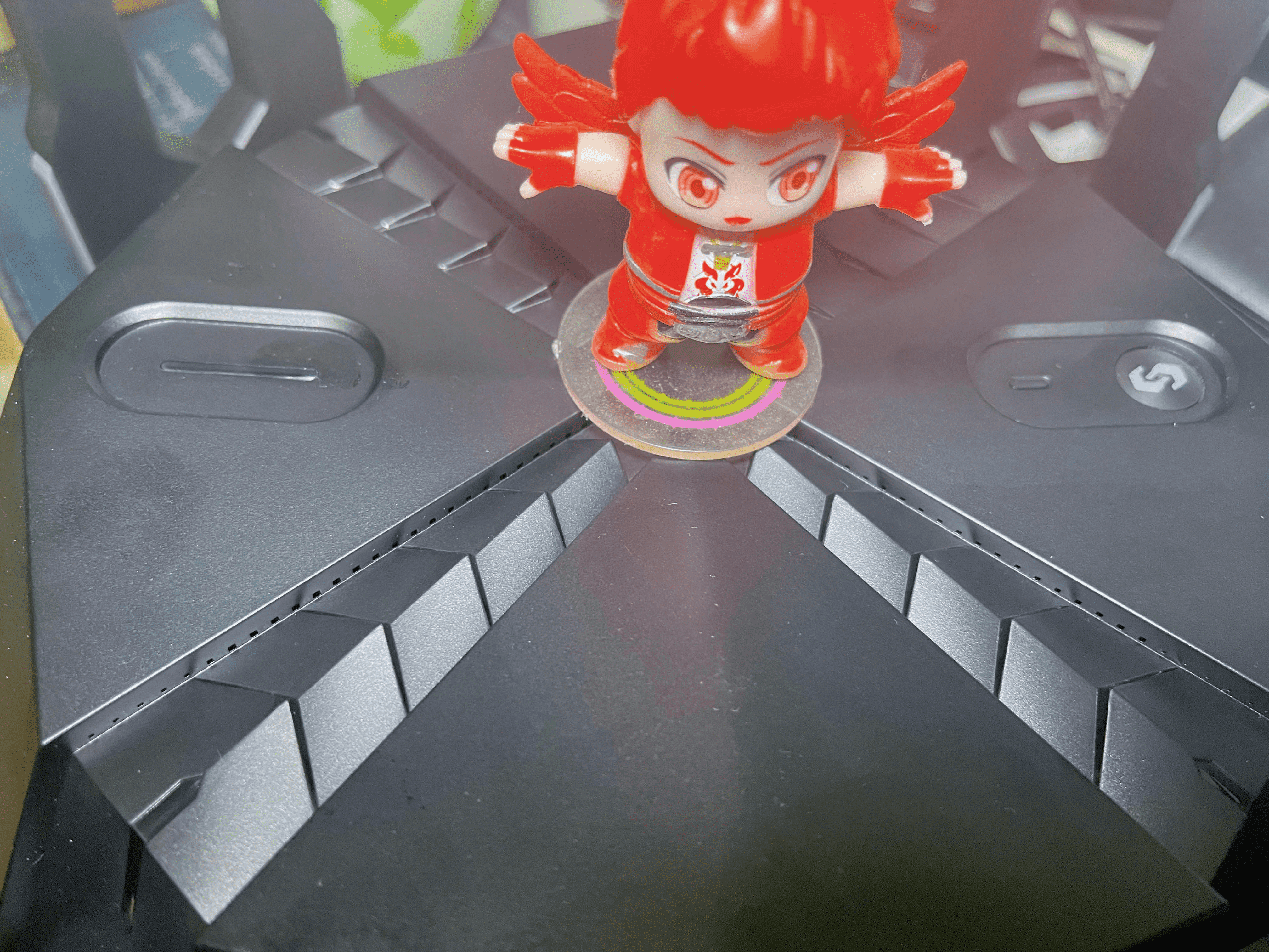 超强信号覆盖，三重游戏保障，锐捷天蝎电竞路由器畅享网络快感！