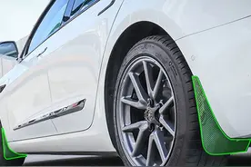 汽车挡泥板的卡扣怎么拆卸？挡泥板卡扣拆卸的技巧图片