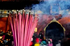 俗语：“烧的香多，惹的鬼多”，并非迷信，古人一语道出人性丑恶图片