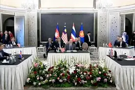 泰柬终于停火，秘密就藏在这张照片里图片