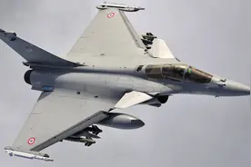 法国战机跨洋飞行，组团远赴南太平洋，法媒：应对中国图片