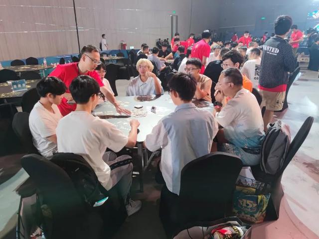 起猛了，我怎么在三国杀嘉年华看时装秀