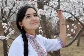 口述：维族姑娘嫁给汉族小伙，两人干粉刷，不辞辛苦，月入两三万图片