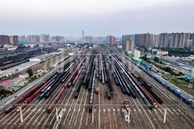 郑州北编组站或将搬迁！日均办理货物列车2万余辆，为亚洲最大货运编组站图片