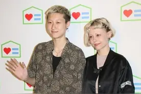 成龙女儿流落街头原因：吴绮莉报警赶Andi回加拿大，卓林为爱相随图片