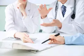 支架手术后3种抗血小板药物如何选择，吃多久？医生为您讲清楚图片