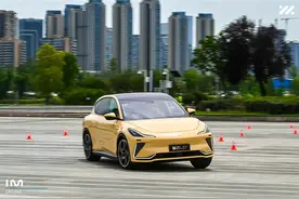 理想称30万-50万主流SUV只有自家配空悬+CDC，智己官方回怼图片