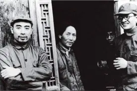 日军密谋刺杀，左权不幸牺牲，彭德怀悲痛欲绝组建暗杀队报仇图片