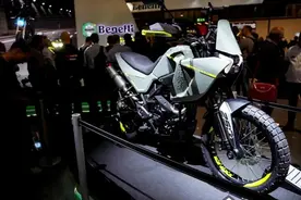 贝纳利小排拉力BKX250亮相，家族新脸谱、配置更硬核图片