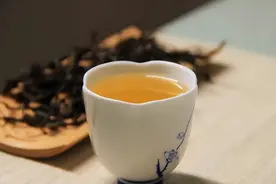 人到中年，如果频繁请客吃饭、送礼，说明了两个不好的真相图片