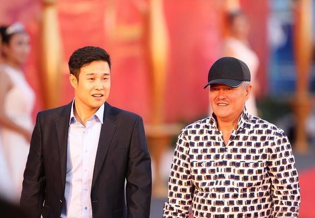 坎坷的小沈阳：与赵本山情同父子，走红后怎样对待结发妻？