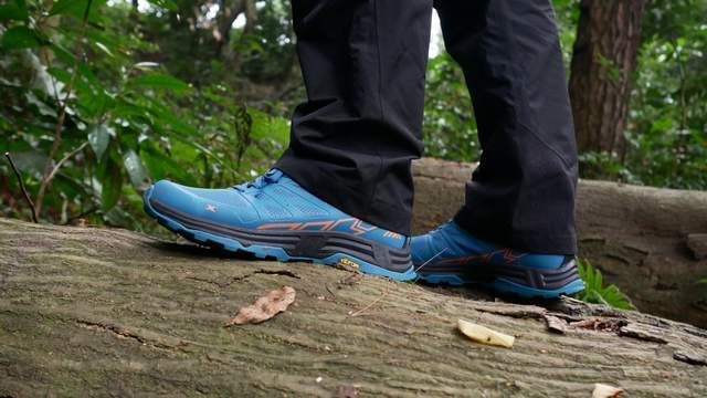 天越EXTREK全防水户外跑鞋：给你翻山越岭的安全感