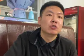 “乞丐博主”佳伟饿了：不给免费加面就摔筷，变脸速度看呆网友图片