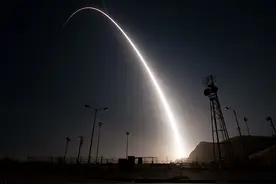 敏感时刻给谁秀肌肉？美军深夜突然试射民兵3导弹，寓意何为？图片