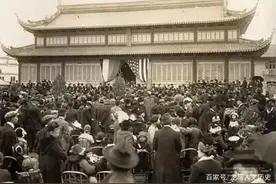 怒掷酒瓶震国威图片