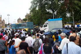 男子乞讨坐拥7500万财富：12小时，日薪2500元。网友：组队乞讨去图片