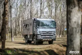 当年600多万的奔驰四驱重卡越野房车，如今200多万就能买？图片