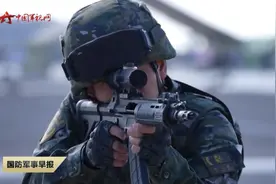 新疆武警装备192式短突击步枪，为什么不干脆用冲锋枪？图片