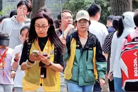 @各位导游，你会举导游旗吗？图片