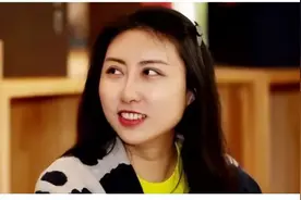 贾平凹之女贾浅浅，舆论攻击“才不配位”，文学教授：她够资格图片