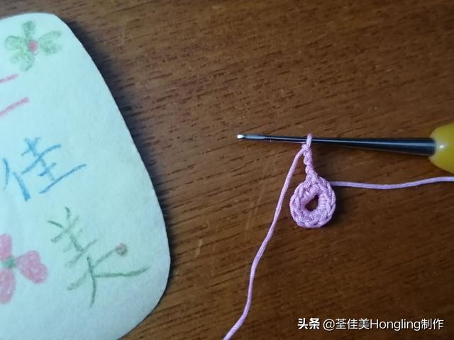 钩织了好几朵高颜值糖果色的可爱立体镂空花花,这是图文教程哦