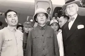 重庆谈判前，周恩来和蒋介石爆发激烈争吵，毛泽东一句话扭转局势图片