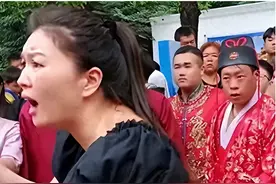 河南黑衣女大闹迎亲队，报警变互殴，女子社交账号被爆出，闹大了图片