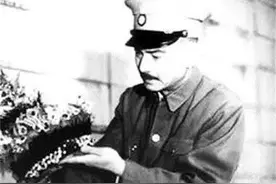 做土匪、挖清陵的孙殿英，其儿子却成为万人敬仰的大人物图片