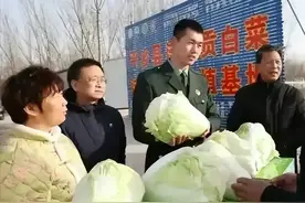 天安门最帅升旗手张自轩转业后，现状十分罕见，如今过得如何？图片