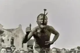晚清民国这些街头自虐式的表演看着真让人心疼，百姓生活不易啊图片