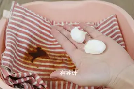 不管衣服多脏，洗衣服时放2颗，搓一搓立刻洁白如新，简单又省钱图片
