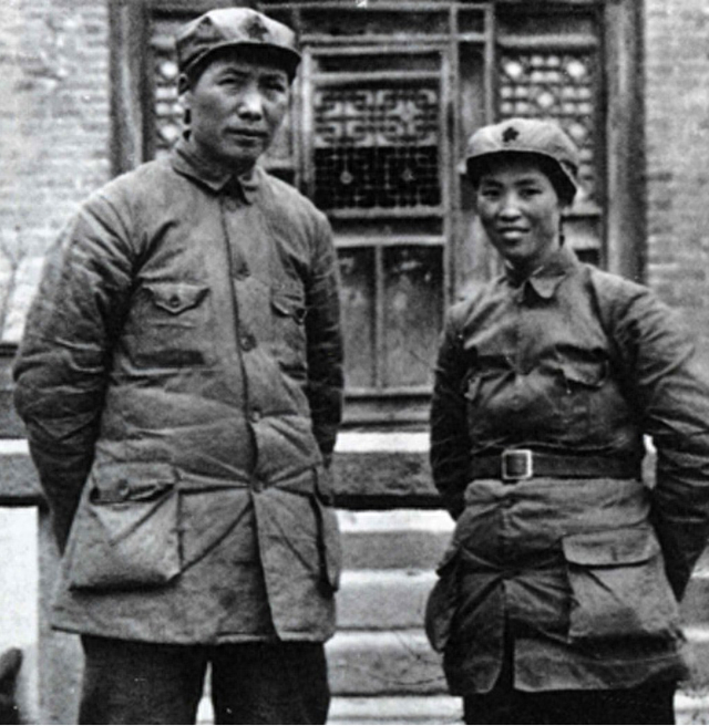 贺子珍逝世20年后，孔东梅揭露真相：毛主席的旧衣里有“秘密”