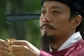 直到宋江喝下毒酒后才顿悟：原来梁山真正的老大，从来都不是自己图片