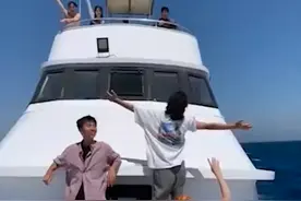 大二男生打工攒钱暑假环游8个国家，当事人：花费了2万元，自己赚钱旅游很有成就感，还会继续旅行图片