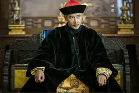 穿上龙袍也不像皇帝！朱亚文似太监，霍建华苦瓜相，张艺兴太拉胯图片