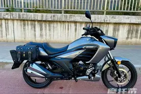 豪爵GZS150“替代者”，马力13匹，铃木酷道150图片