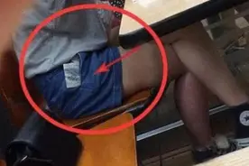 “旁边女生裤兜里的东西要掉了，该怎么提醒她呢？”哈哈哈哈哈图片