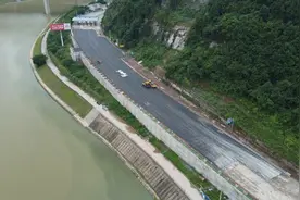 巴中南收费站即将开通运行图片