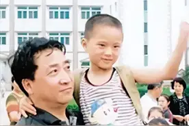 24年前，姜昆不顾妻子反对收养6岁遗孤，如今养子成了他们的骄傲图片