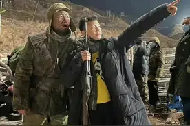 集齐霸总元素？胡军儿子康康13岁身高就已近180，长大后气质更A了图片