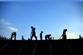 过劳猝死！一月加班百余小时，违法施工给农民工带来了什么？图片