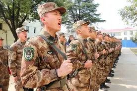来了！列兵入伍前后对比照图片