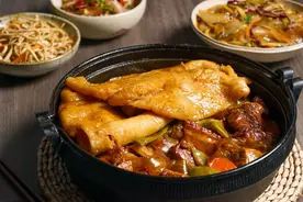 怕小海鲜们冷，洗白白盖上被子煮一煮图片