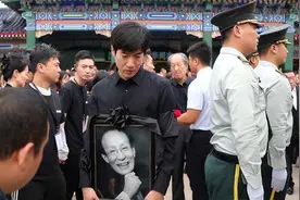 “相声大师”常宝华：去世享最高规格葬礼，当众骂郭德纲“孙子”图片