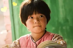 小学生作文怀念“老太”，为啥全班19人感动哭？老师说出心酸原因图片