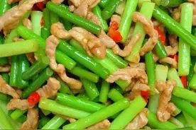 夏天多吃蒜苔，助消化润肠道，现在吃正当季，分享七种家常做法图片