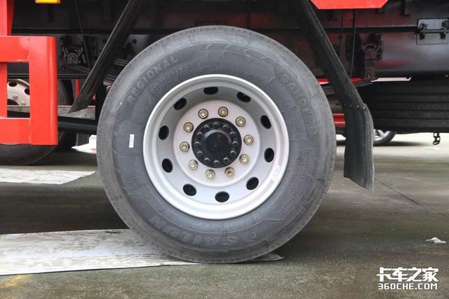 260马力6米8载货车，配同级最宽驾驶室，解放JK6中卡合规拉10吨