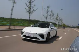 新车 | 起售价不到16万元，辅助驾驶表现如何？试驾2024款哪吒S图片
