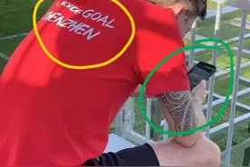 荒唐！国脚训练场刷手机标配中华烟，没戏了图片