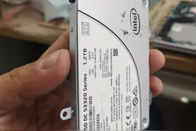 戴尔灵越15-3511拆机图，加内存换硬盘必看图图片